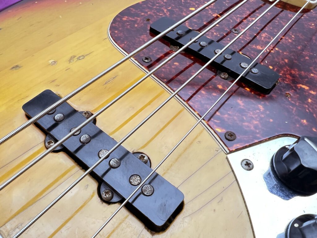 神奈川県相模原市より、Fender 1971 Jazz Bass ビンテージベースを買取 